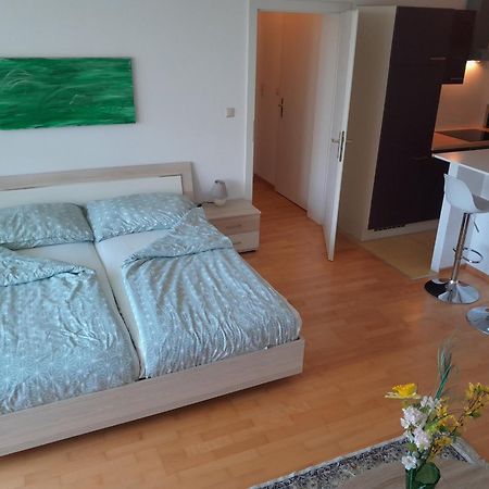 Serviced Apartment With Sunny Balcony Wina Bagian luar foto