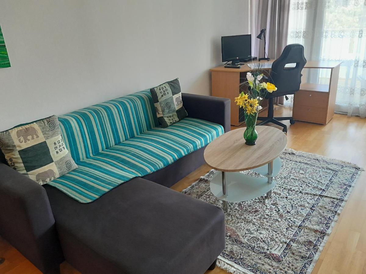 Serviced Apartment With Sunny Balcony Wina Bagian luar foto
