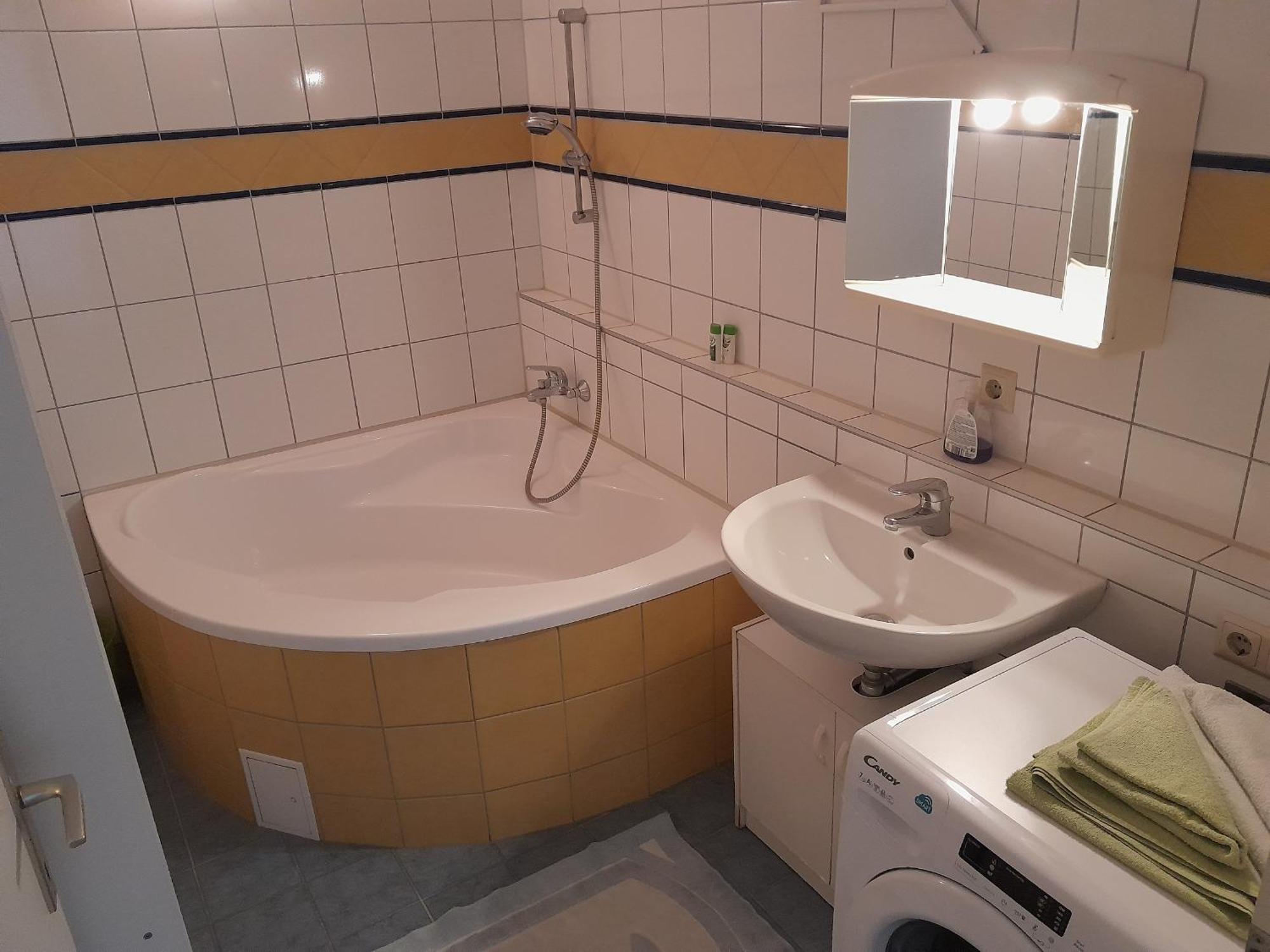 Serviced Apartment With Sunny Balcony Wina Bagian luar foto