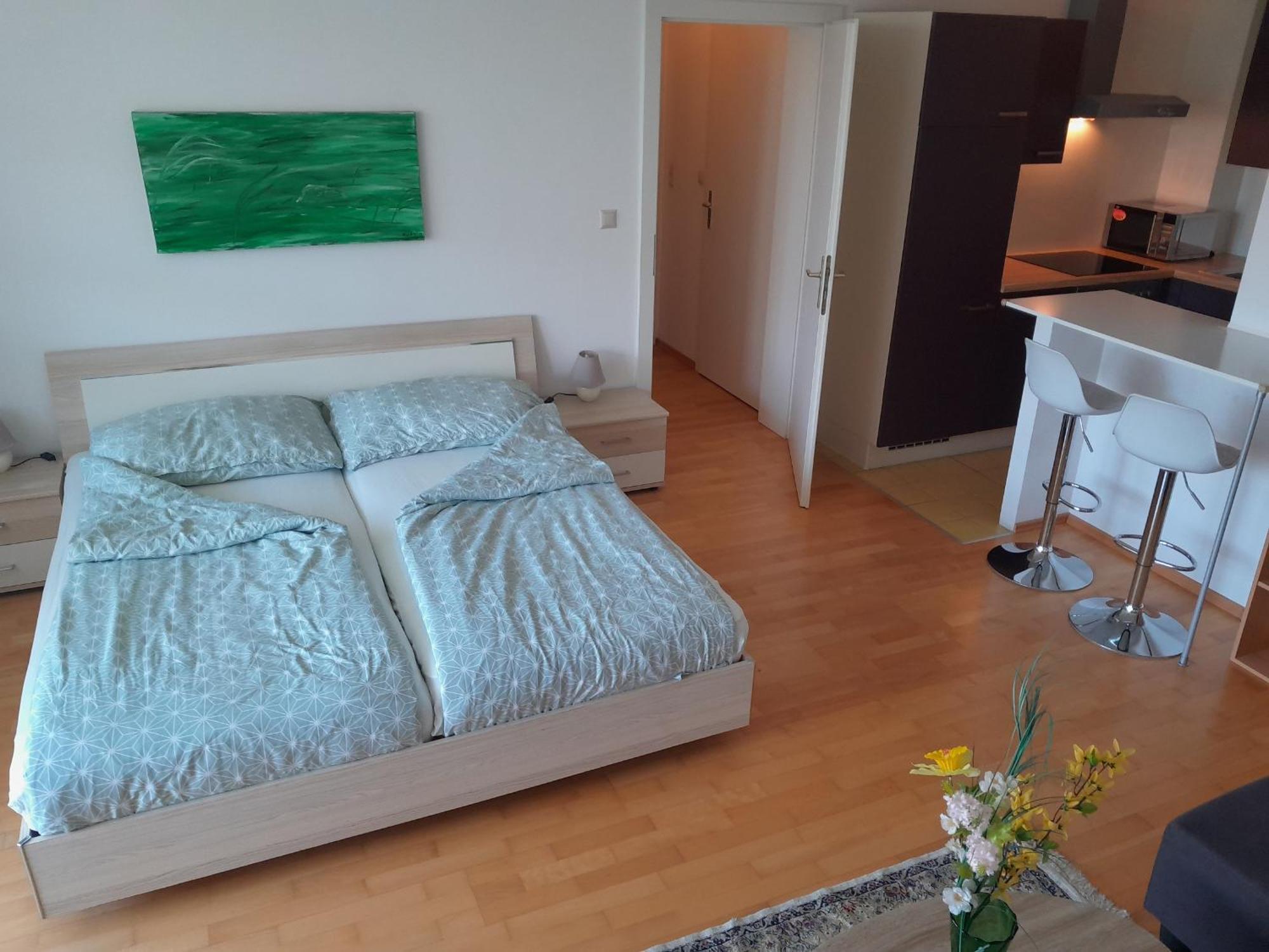Serviced Apartment With Sunny Balcony Wina Bagian luar foto