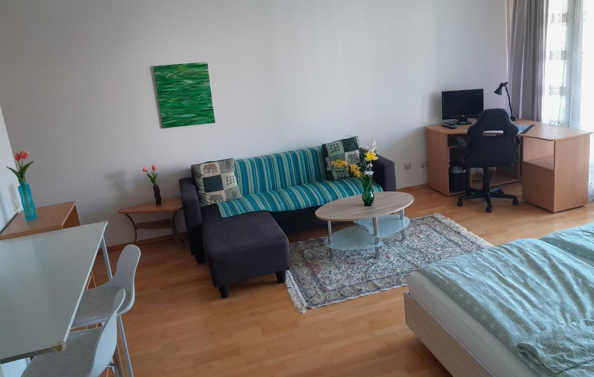 Serviced Apartment With Sunny Balcony Wina Bagian luar foto